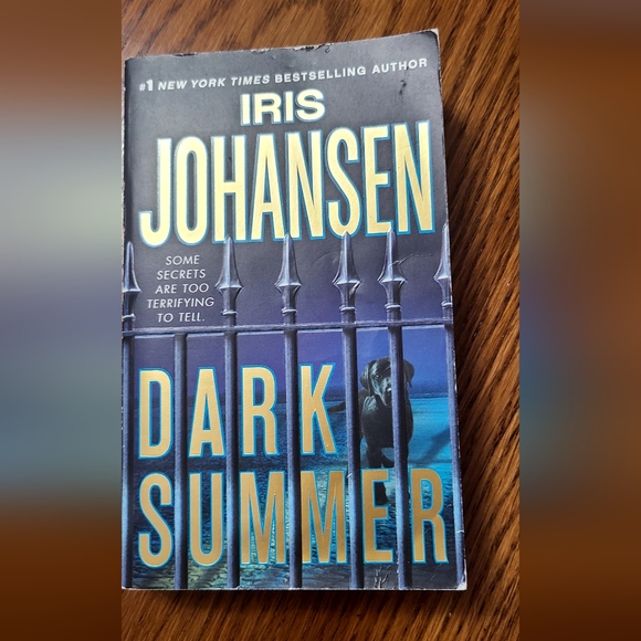 Iris Johansen Suspense Novels Bundle #2 - Picture 4 of 6